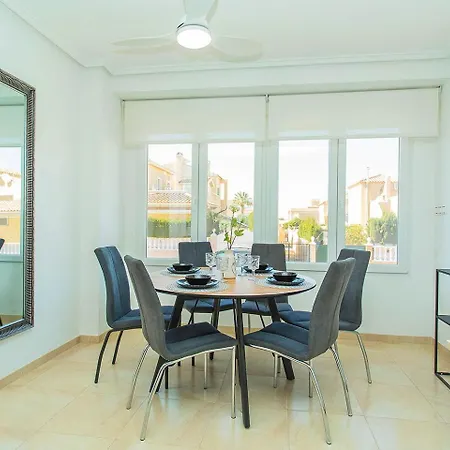 Semesterbostad 159 Cozy Adosado Alicante-holiday *