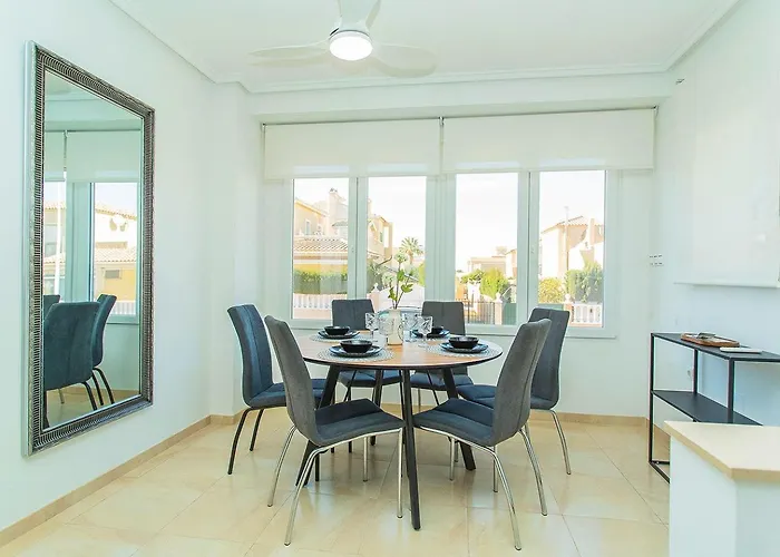 Semesterbostad 159 Cozy Adosado Alicante-holiday *